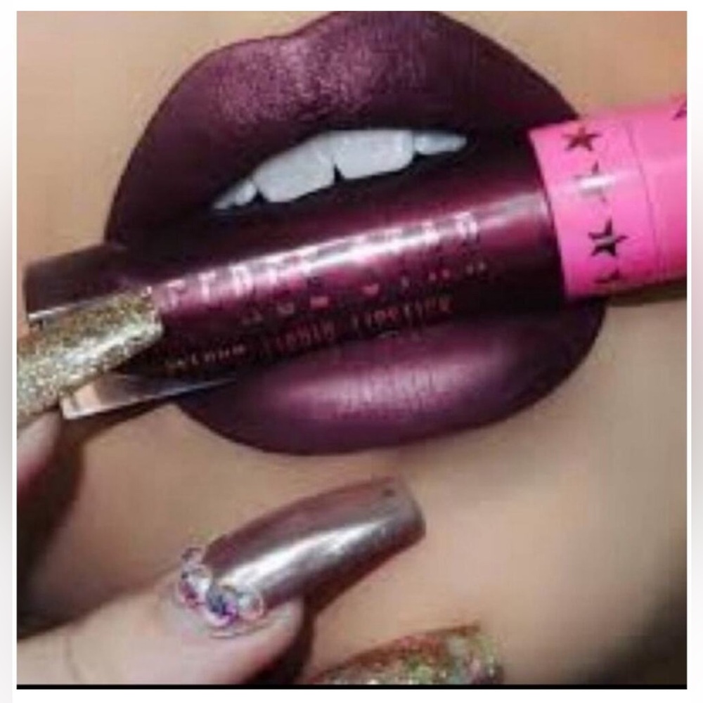 NO TEA NO SHADE-Liquid Velour by J Star Purple Lipstick Bold Metallic Finish.new